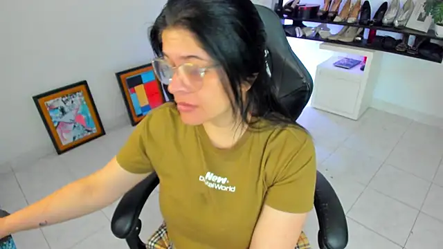 BellaFlaming online show from April 14, 10:31 am