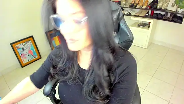 BellaFlaming online show from March 31, 10:50 am