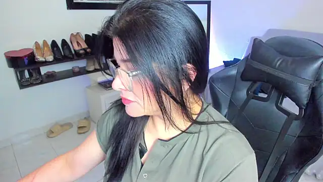 BellaFlaming online show from February 9, 10:46 am