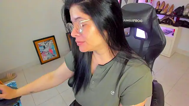 BellaFlaming online show from April 5, 11:06 am