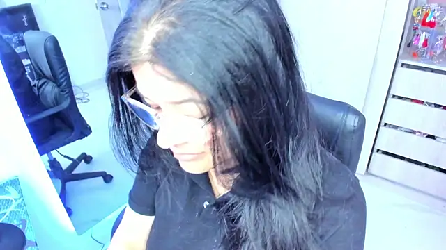 Snapshot of BellaFlaming chatting on June 29, 11:43 am BellaFlaming online show from June 29, 11:43 am