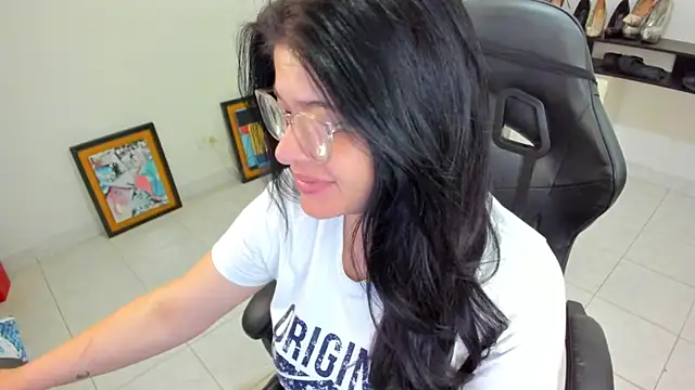 BellaFlaming online show from April 23, 10:44 am