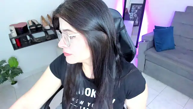 BellaFlaming online show from September 20, 11:04 am