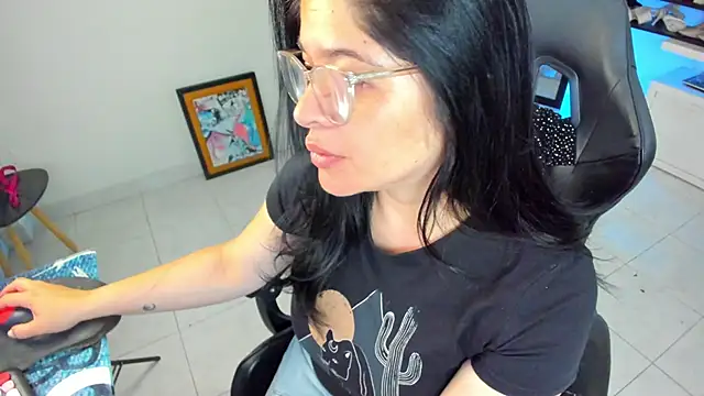 BellaFlaming online show from April 13, 10:52 am