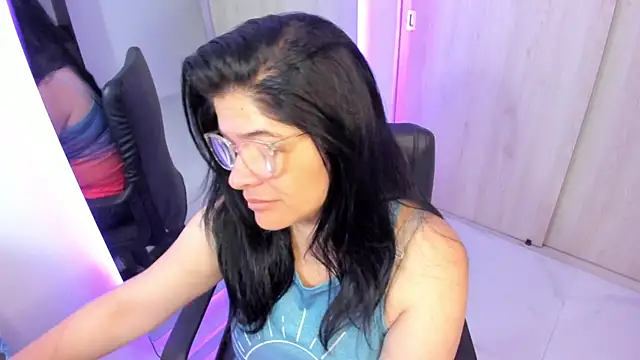 BellaFlaming online show from May 28, 10:43 am
