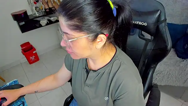 BellaFlaming online show from March 26, 10:46 am