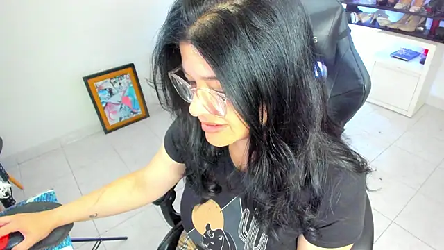 BellaFlaming online show from April 4, 11:17 am