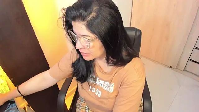 BellaFlaming online show from May 27, 10:11 am