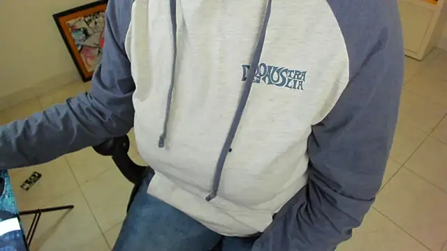 BellaFlaming online show from April 9, 11:05 am