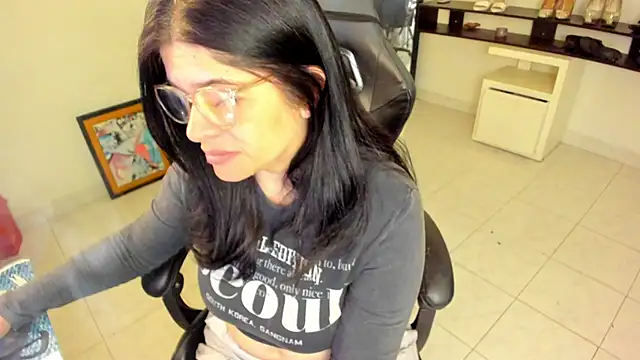 BellaFlaming online show from April 30, 10:44 am