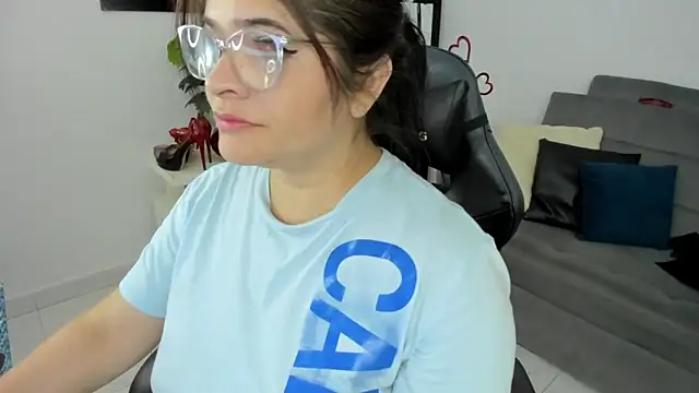 BellaFlaming online show from February 15, 9:17 pm