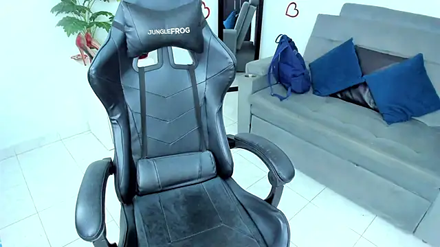 BellaFlaming online show from March 7, 9:40 am