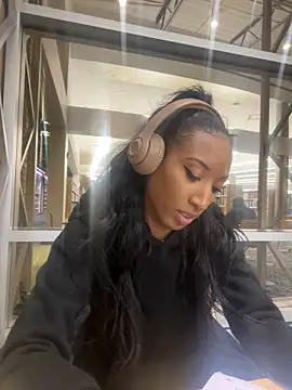 Snapshot of Iceblanca chatting on November 11, 12:27 am Iceblanca online show from November 11, 12:27 am