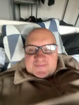 Snapshot of vanjbi45 chatting on October 21, 7:52 am vanjbi45 online show from October 21, 7:52 am