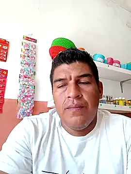 Snapshot of ELVERGON43267 chatting on December 7, 7:38 pm ELVERGON43267 online show from December 7, 7:38 pm