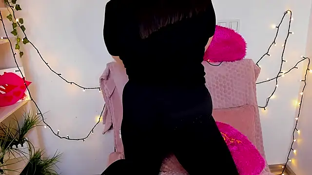 Snapshot of Talla_a chatting on February 18, 7:32 am Talla a online show from February 18, 7:32 am