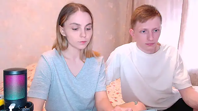 juliaanddima online show from May 4, 9:23 am