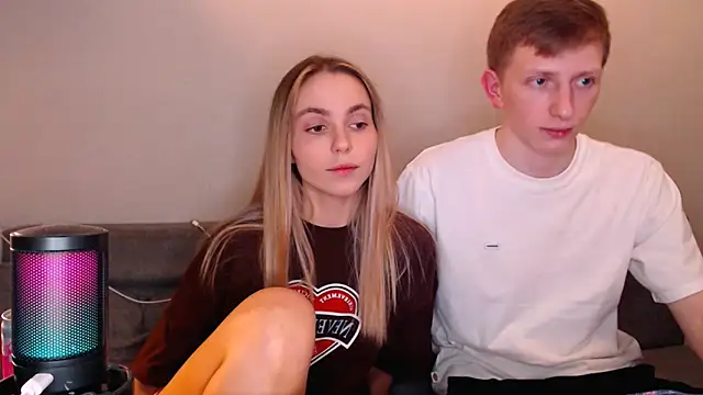 Snapshot of juliaanddima chatting on December 4, 10:31 pm juliaanddima online show from December 4, 10:31 pm