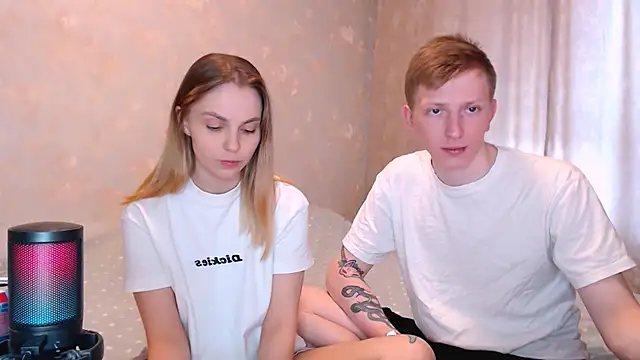 juliaanddima online show from May 29, 8:42 am