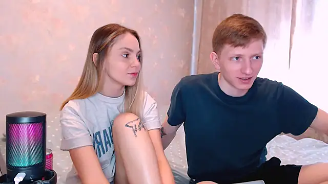 juliaanddima online show from April 10, 8:10 am