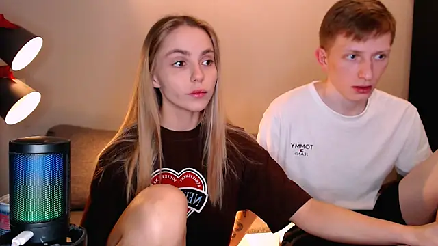 Snapshot of juliaanddima chatting on November 23, 9:36 pm juliaanddima online show from November 23, 9:36 pm