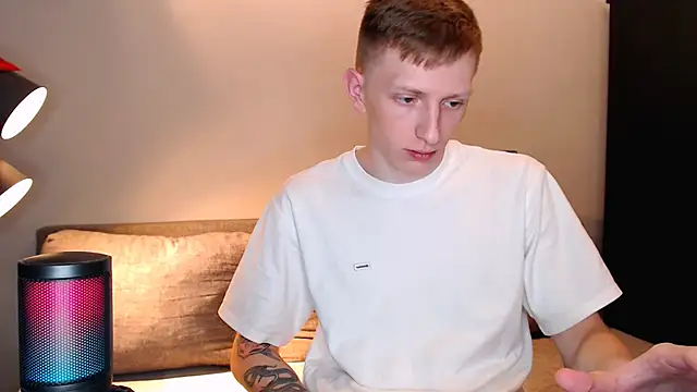 Snapshot of juliaanddima chatting on October 23, 9:02 pm juliaanddima online show from October 23, 9:02 pm