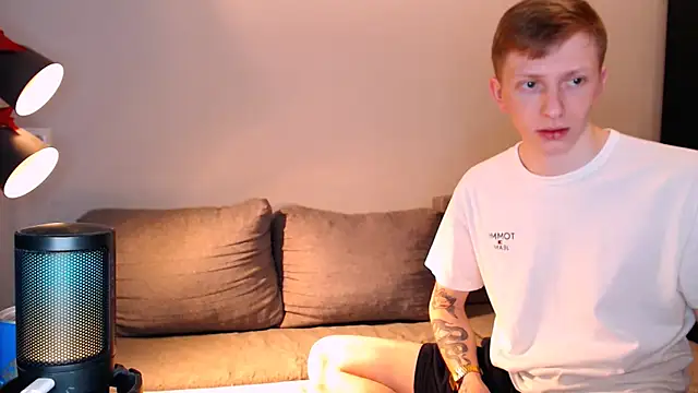 Snapshot of juliaanddima chatting on November 24, 9:42 am juliaanddima online show from November 24, 9:42 am