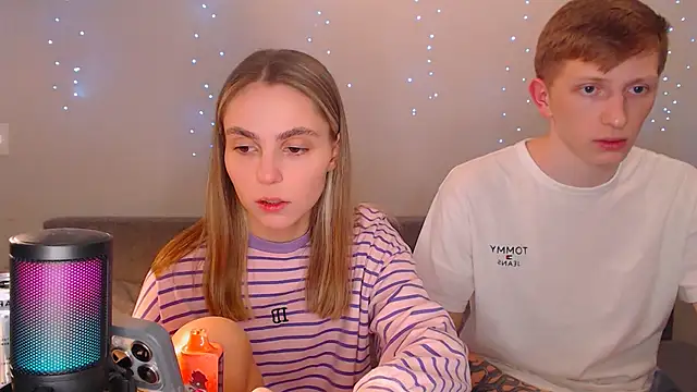 Snapshot of juliaanddima chatting on March 21, 8:50 pm juliaanddima online show from March 21, 8:50 pm