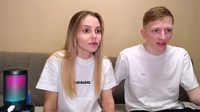 juliaanddima online show from March 4, 11:01 pm