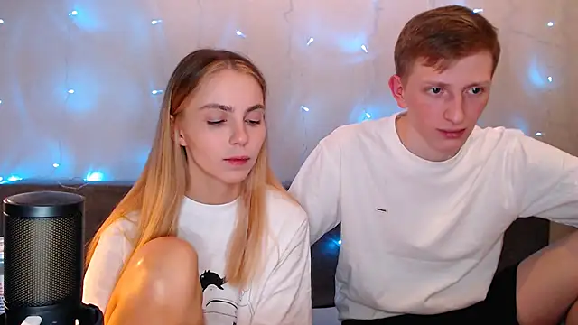 juliaanddima online show from October 4, 9:38 pm