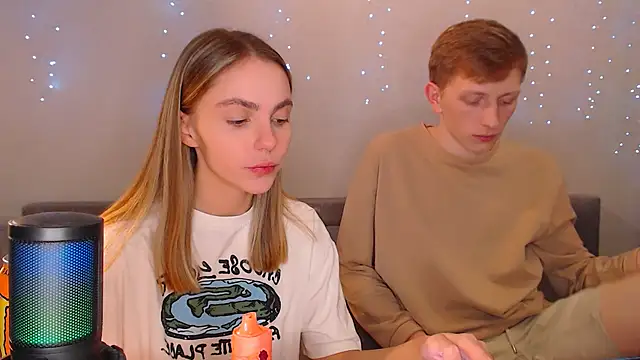 Snapshot of juliaanddima chatting on March 20, 9:24 pm juliaanddima online show from March 20, 9:24 pm