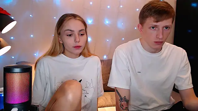 juliaanddima online show from October 14, 9:47 pm