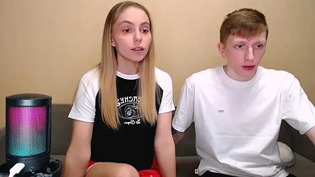 juliaanddima online show from February 7, 9:56 pm