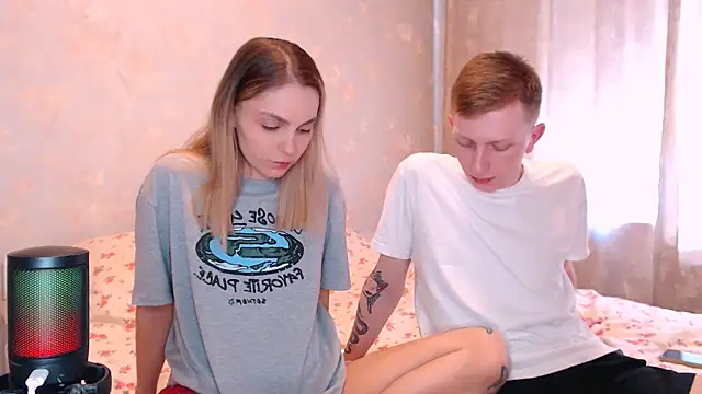 juliaanddima online show from April 21, 7:59 am