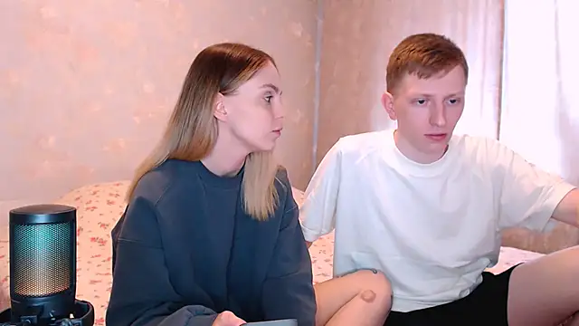 juliaanddima online show from May 5, 7:11 am