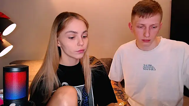 Snapshot of juliaanddima chatting on October 25, 9:48 pm juliaanddima online show from October 25, 9:48 pm