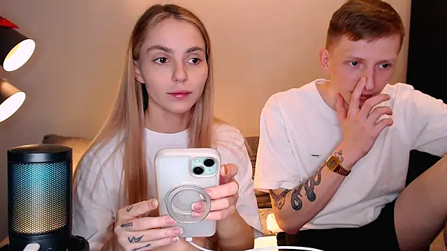 Snapshot of juliaanddima chatting on October 31, 7:05 am juliaanddima online show from October 31, 7:05 am