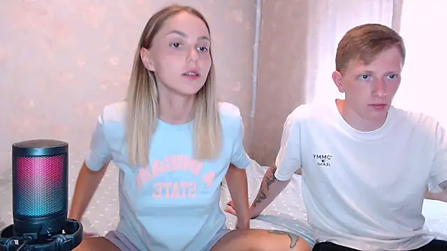 juliaanddima online show from July 15, 8:10 am