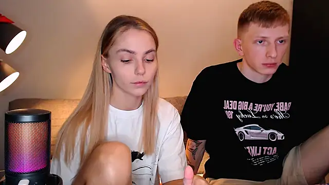 Snapshot of juliaanddima chatting on October 24, 10:31 pm juliaanddima online show from October 24, 10:31 pm