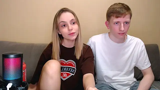 juliaanddima online show from April 4, 10:38 pm