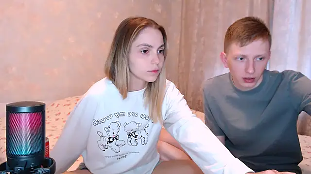 juliaanddima online show from June 18, 7:07 am