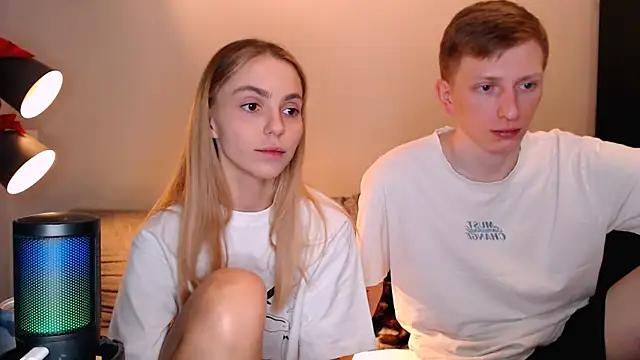 Snapshot of juliaanddima chatting on November 17, 9:19 pm juliaanddima online show from November 17, 9:19 pm