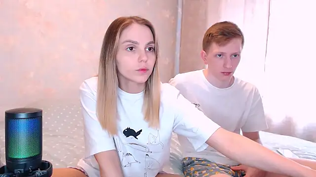 juliaanddima online show from May 21, 8:34 am