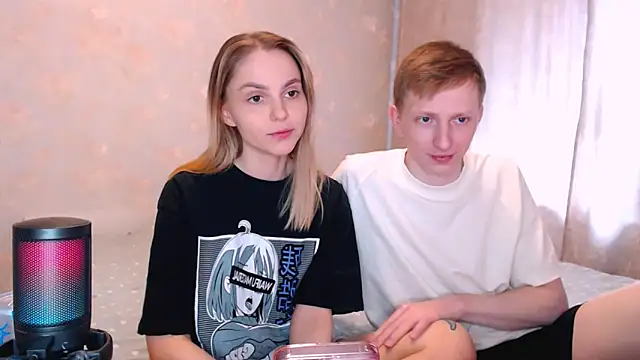 juliaanddima online show from May 26, 7:39 am