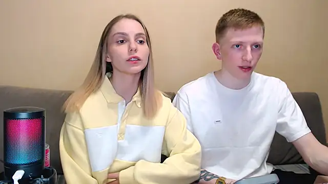 juliaanddima online show from April 19, 9:39 pm