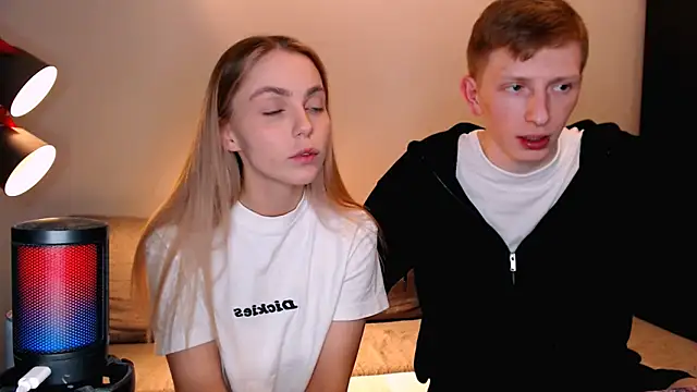 Snapshot of juliaanddima chatting on November 21, 9:25 pm juliaanddima online show from November 21, 9:25 pm