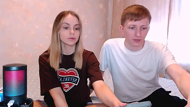 juliaanddima online show from April 8, 9:00 am