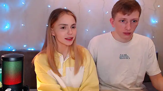 juliaanddima online show from October 1, 9:29 pm
