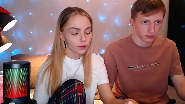 juliaanddima online show from October 13, 9:49 pm