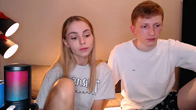 Snapshot of juliaanddima chatting on November 25, 10:32 pm juliaanddima online show from November 25, 10:32 pm